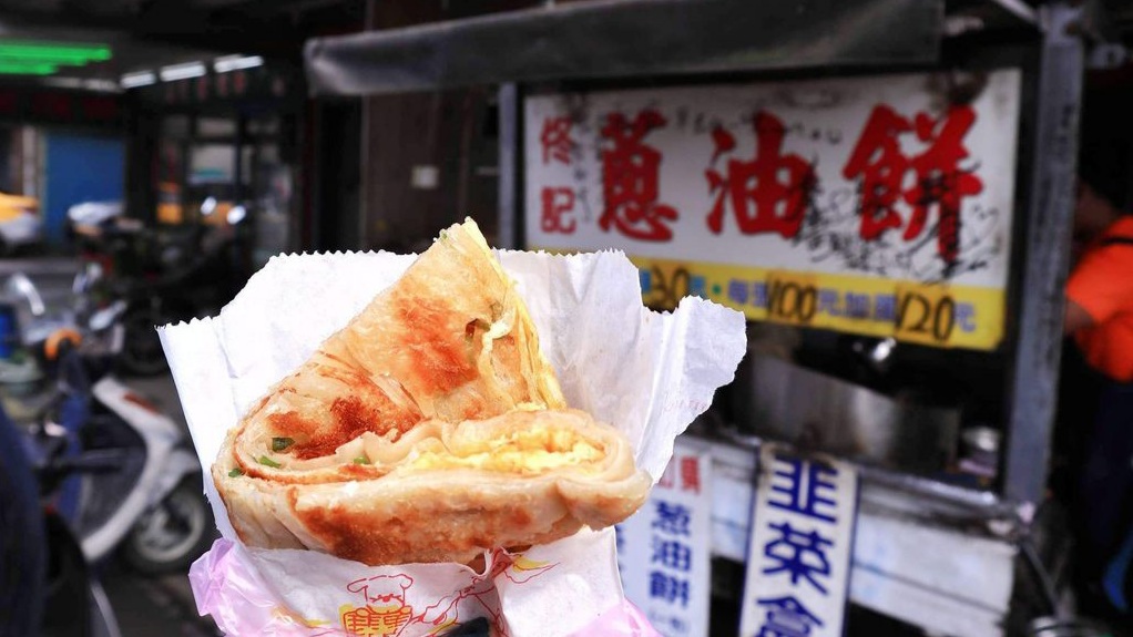 龍潭佟記蔥油餅，在地老饕都知道的小吃美食 / 食尚玩家推薦 /下午茶必備/  龍潭美食/外帶 @女子的休假計劃