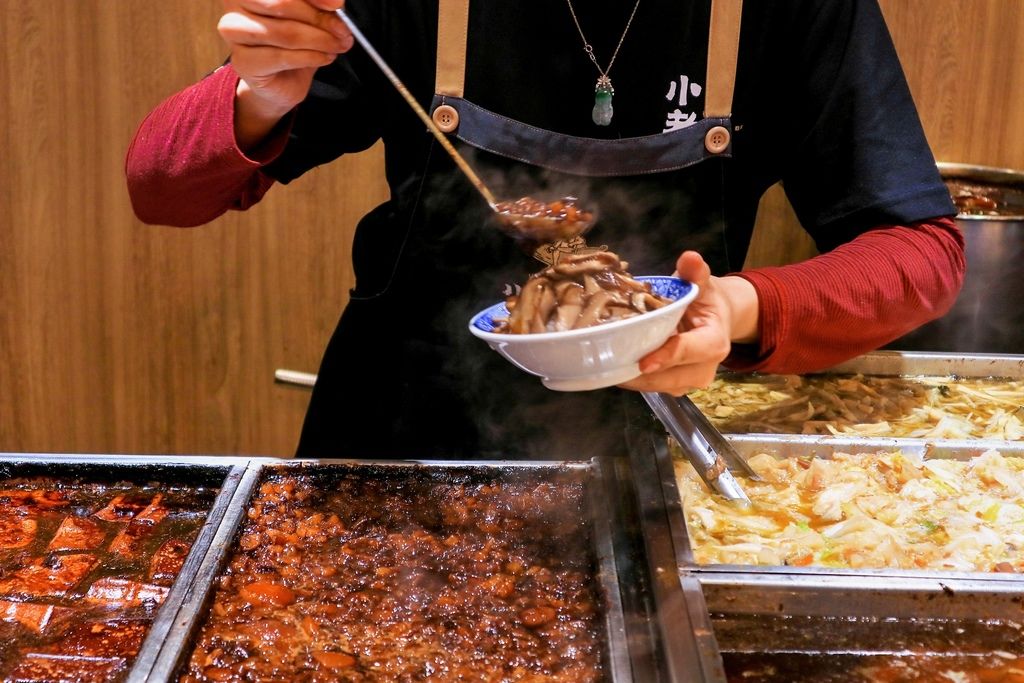 小王煮瓜｜人氣黑金滷肉飯必吃可免費續湯，台北米其林推薦(外帶) @女子的休假計劃