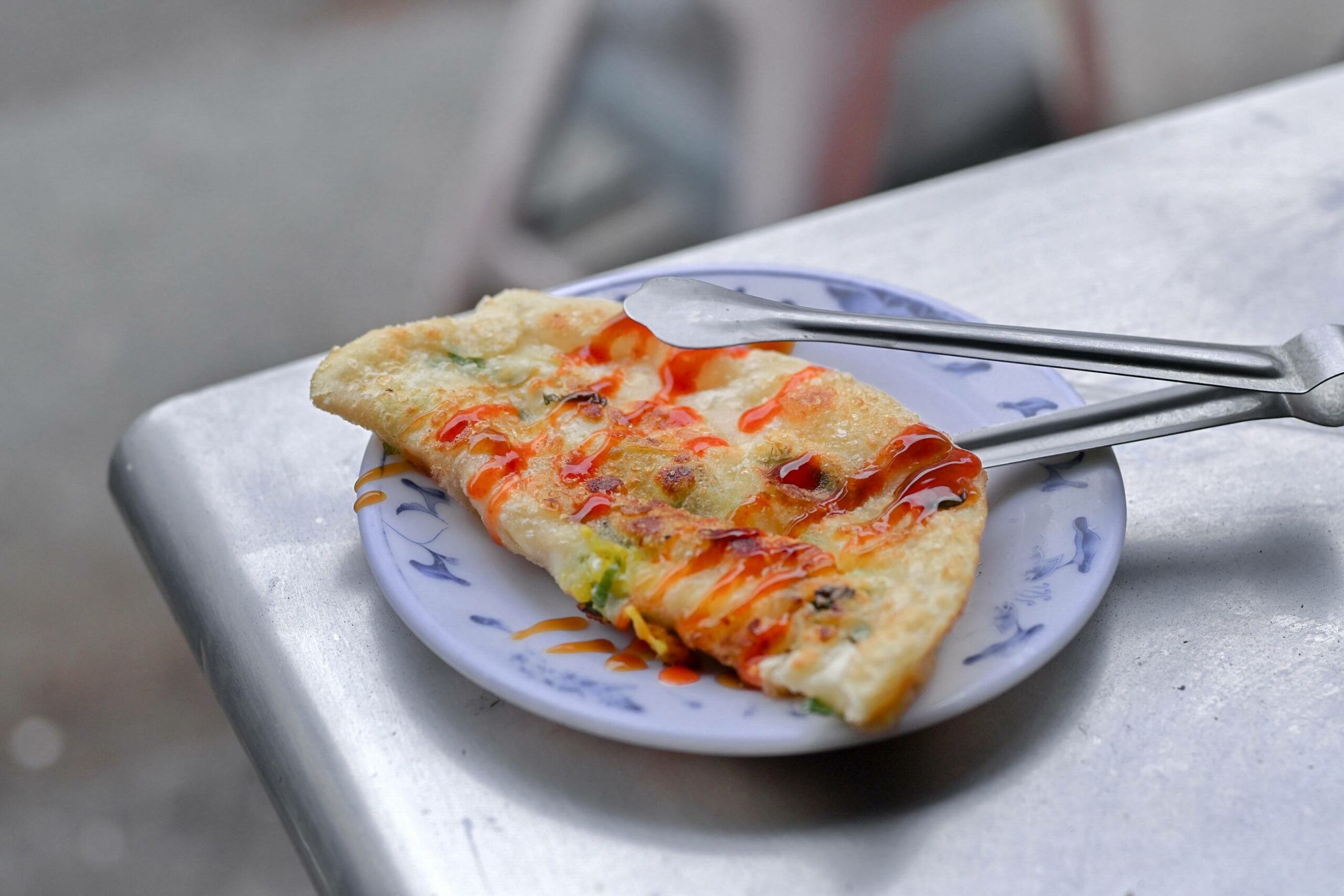 仁愛豆漿店、鐵夾蛋餅｜現點現炸超酥脆蔥油餅只要20元(外帶) @女子的休假計劃