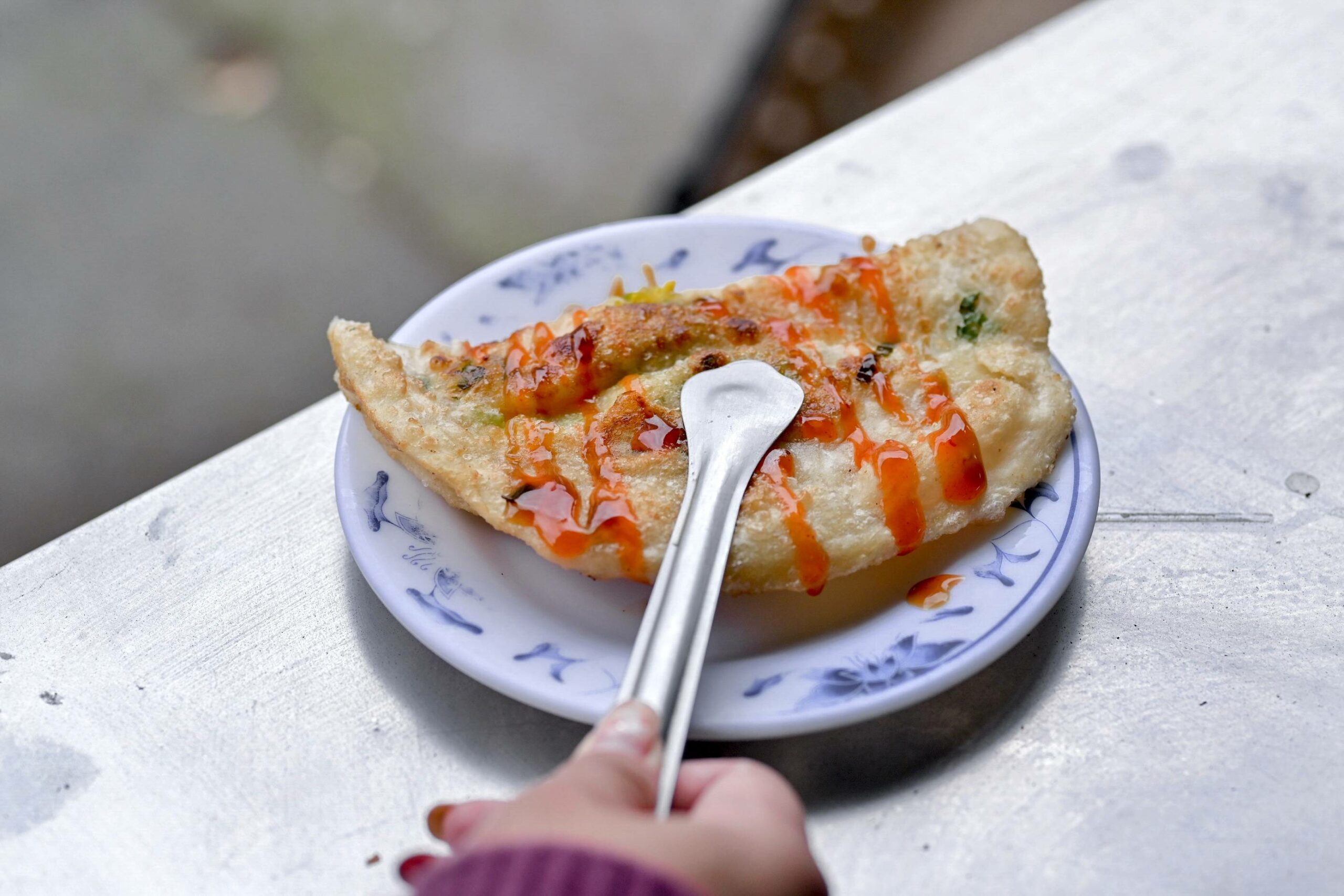 仁愛豆漿店、鐵夾蛋餅｜現點現炸超酥脆蔥油餅只要20元(外帶) @女子的休假計劃