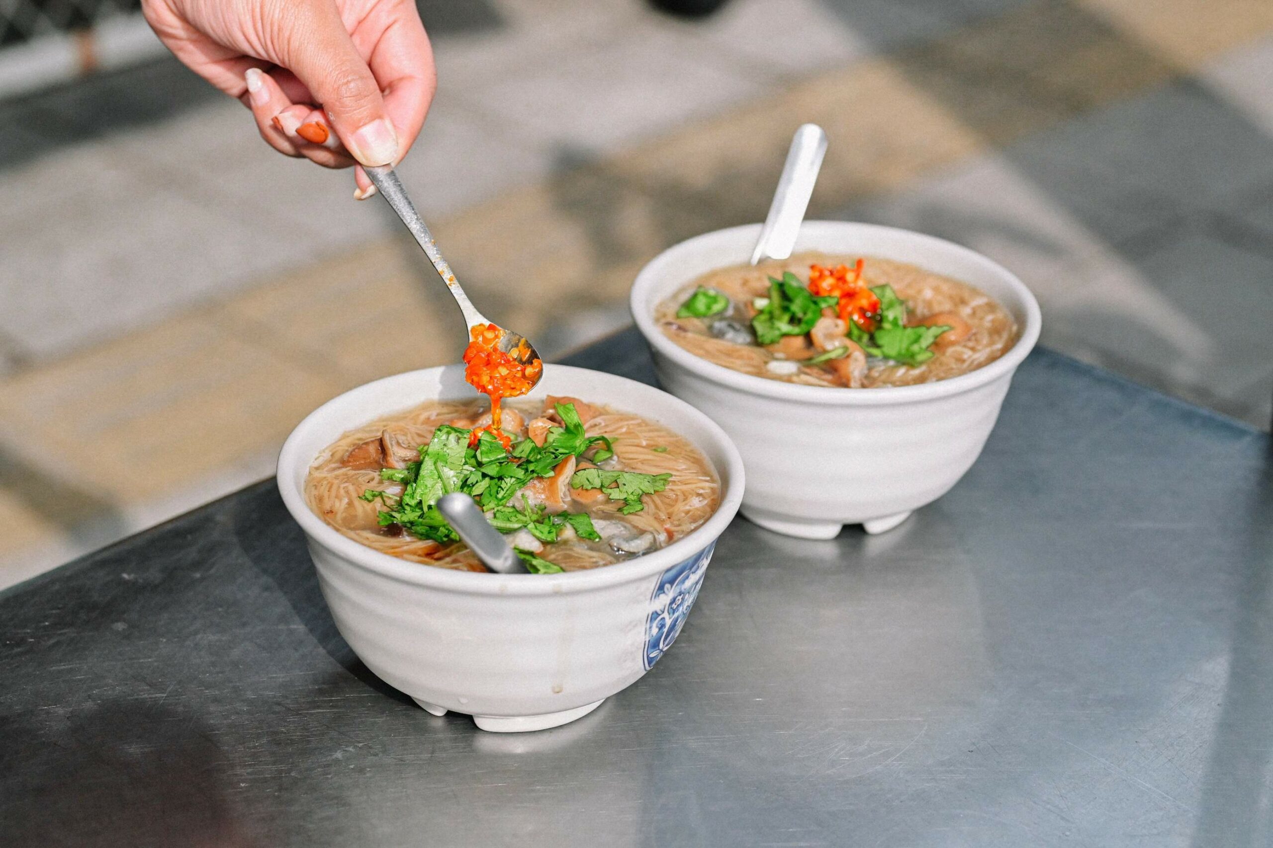 深丘大腸蚵仔麵線｜料多實在加點辣更美味(外帶) @女子的休假計劃