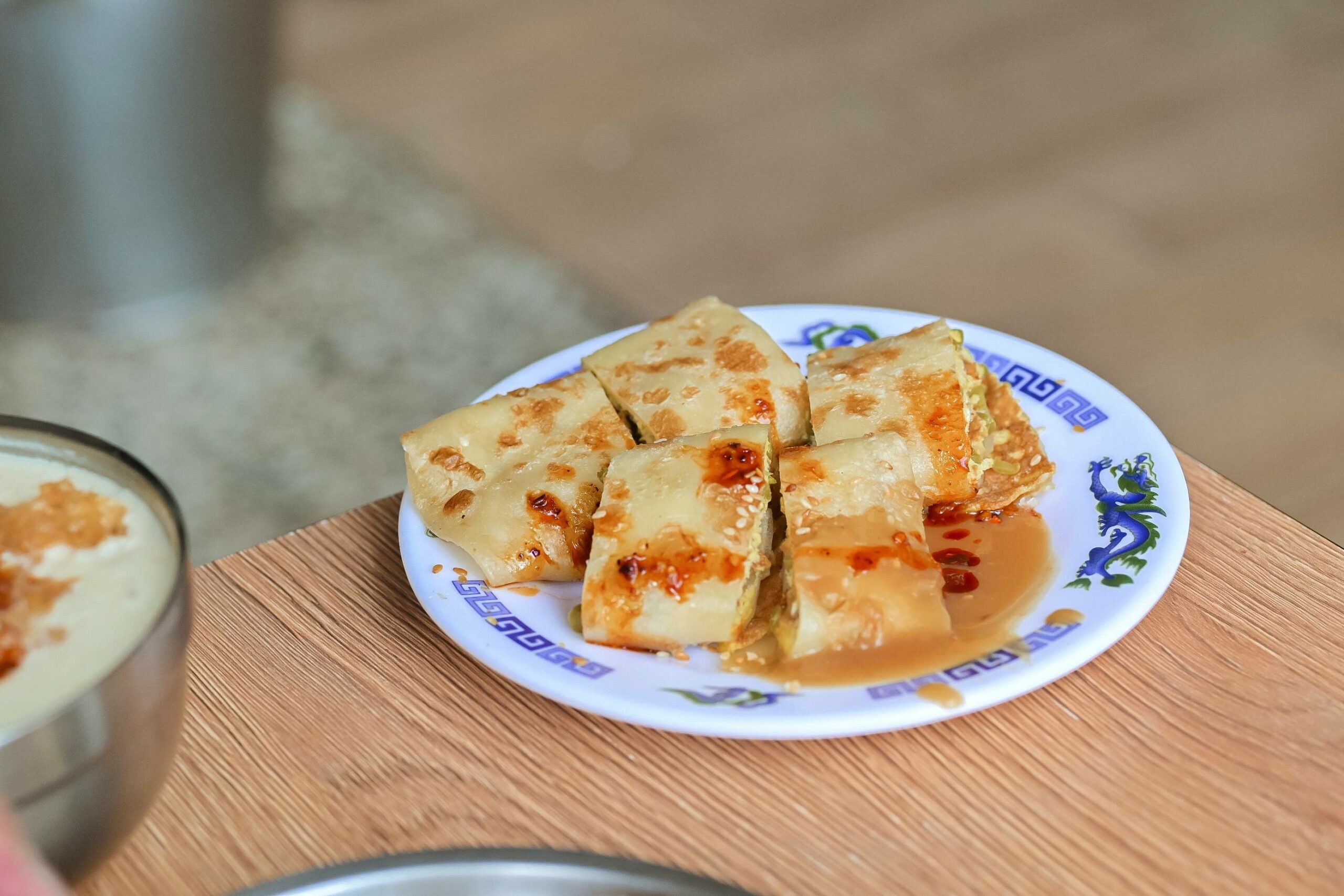 【台北早餐】秦小姐豆漿店，超人氣必點推薦獅子頭、豇豆蛋餅、鹹豆漿(外帶) @女子的休假計劃