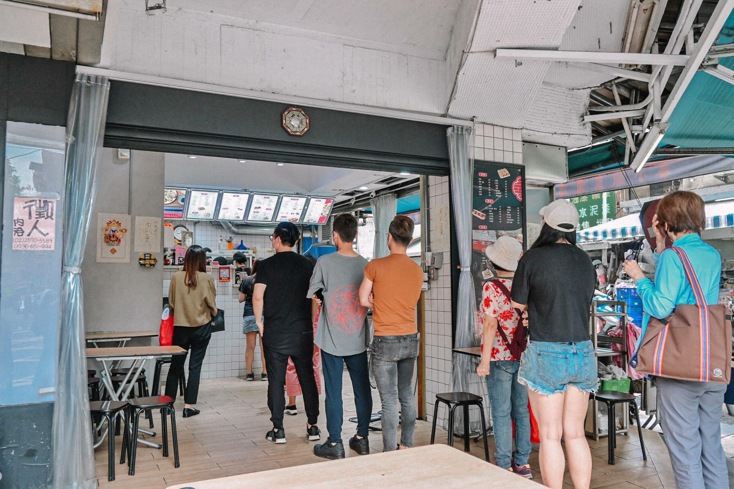 【台北早餐】秦小姐豆漿店，超人氣必點推薦獅子頭、豇豆蛋餅、鹹豆漿(外帶) @女子的休假計劃