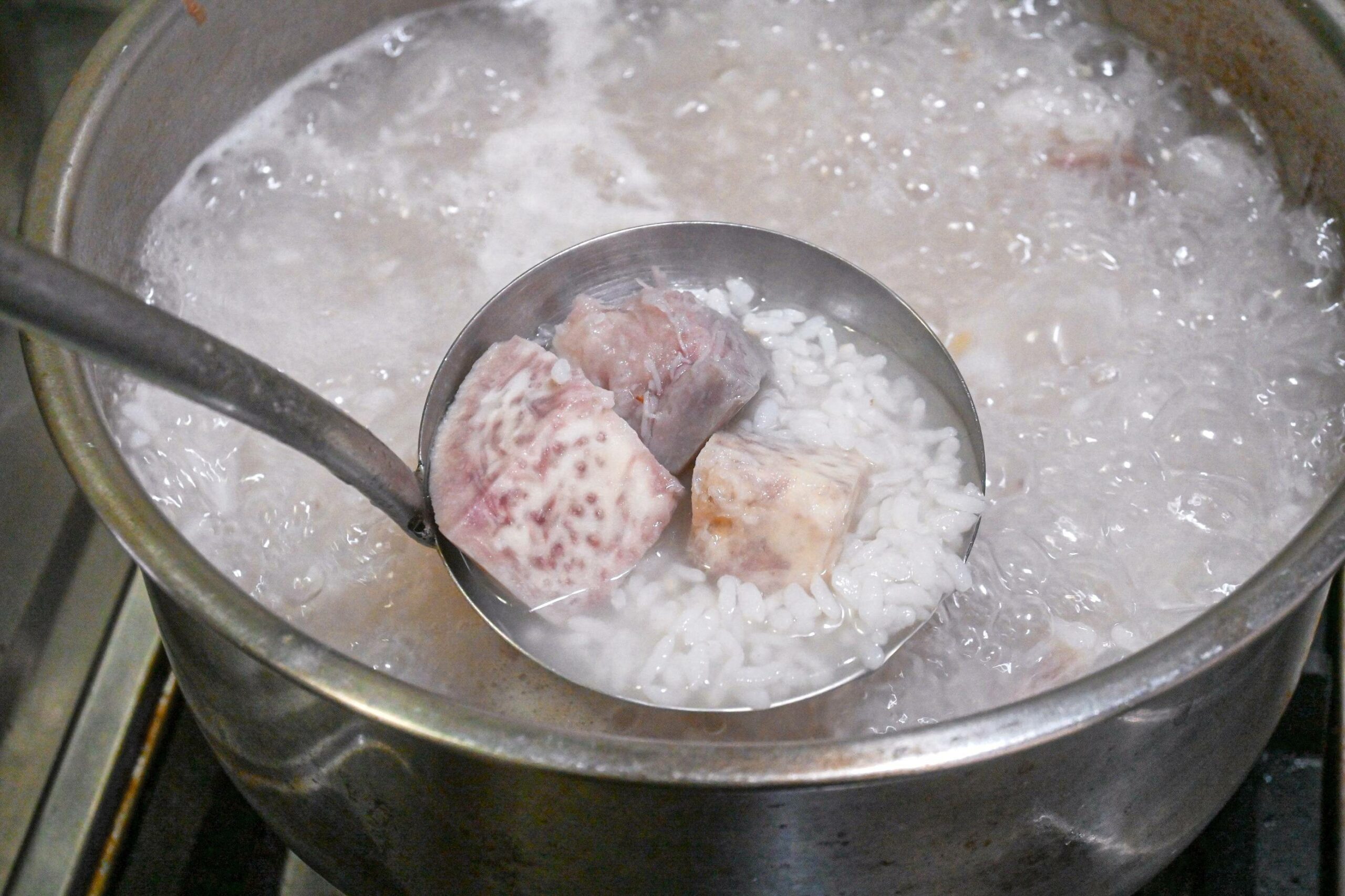 芋頭鹹稀飯食譜、芋頭鹹粥食譜：來自媽媽的味道。 @女子的休假計劃