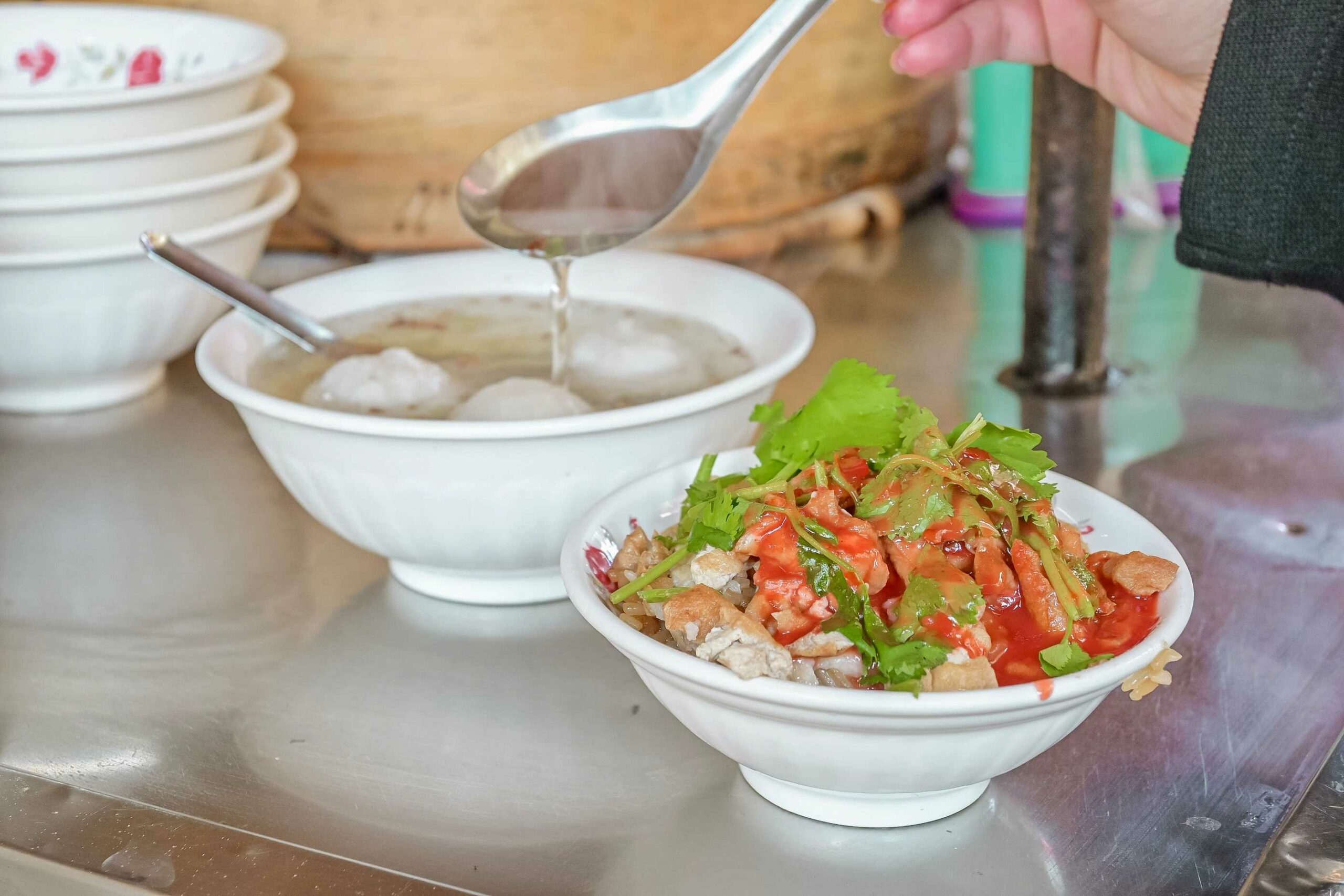 隱藏版油飯|在地人才知道的祕密，家鄉味十足吃一口一解思念巷弄美食/外帶 @女子的休假計劃