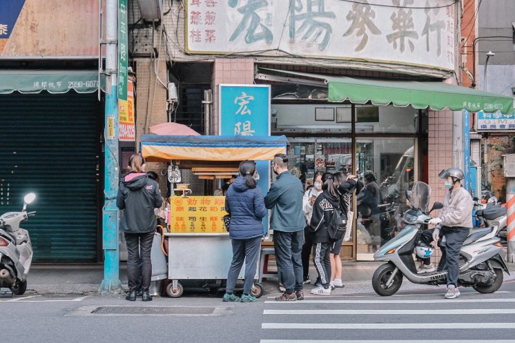 新動物蛋糕：一整片只賣你30元，新莊動物雞蛋糕有夠狂，比臉還要大【新莊美食下午茶點心】 @女子的休假計劃