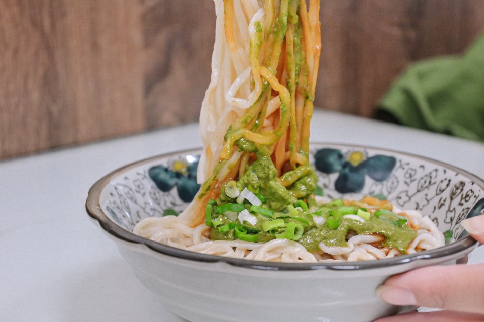 博愛街臭豆腐：青醬配乾麵感覺很台味，但味道很西式，在來塊酥炸臭豆腐吧/新竹竹北美食/外帶 @女子的休假計劃