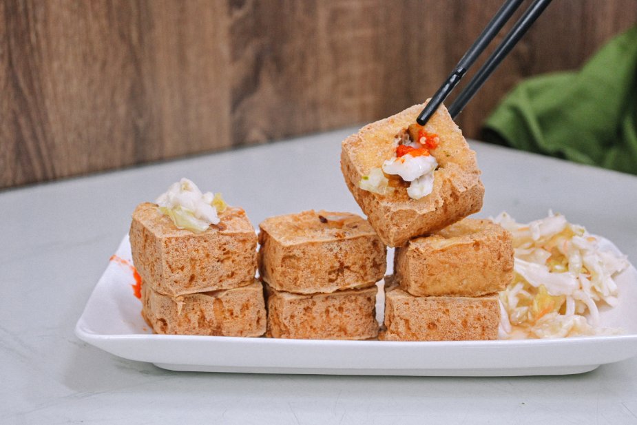 博愛街臭豆腐：青醬配乾麵感覺很台味，但味道很西式，在來塊酥炸臭豆腐吧/新竹竹北美食/外帶 @女子的休假計劃