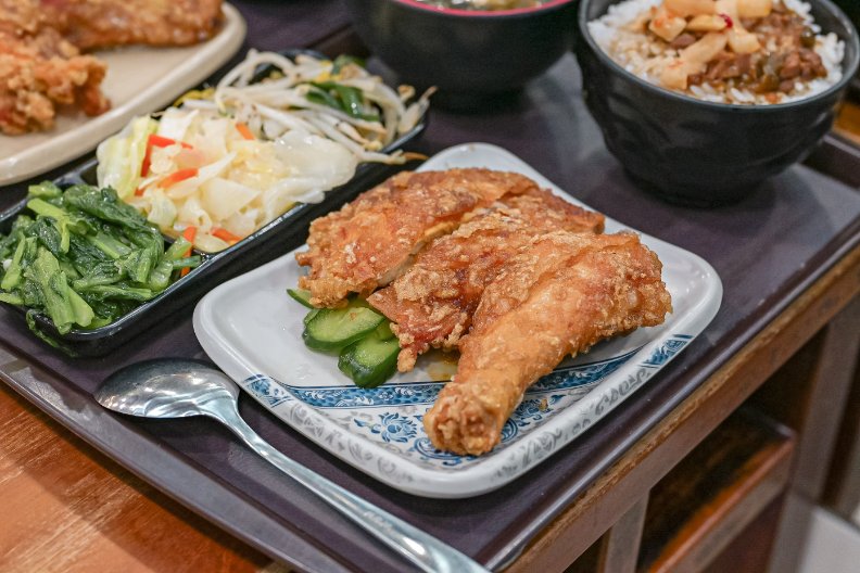 玉林雞腿大王：台北最推薦雞腿飯便當？在地70年老字號老店 /外帶便當/西門町美食/外帶 @女子的休假計劃