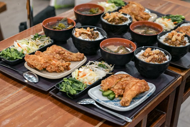 玉林雞腿大王：台北最推薦雞腿飯便當？在地70年老字號老店 /外帶便當/西門町美食/外帶 @女子的休假計劃