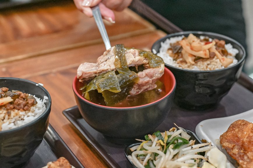 玉林雞腿大王：台北最推薦雞腿飯便當？在地70年老字號老店 /外帶便當/西門町美食/外帶 @女子的休假計劃