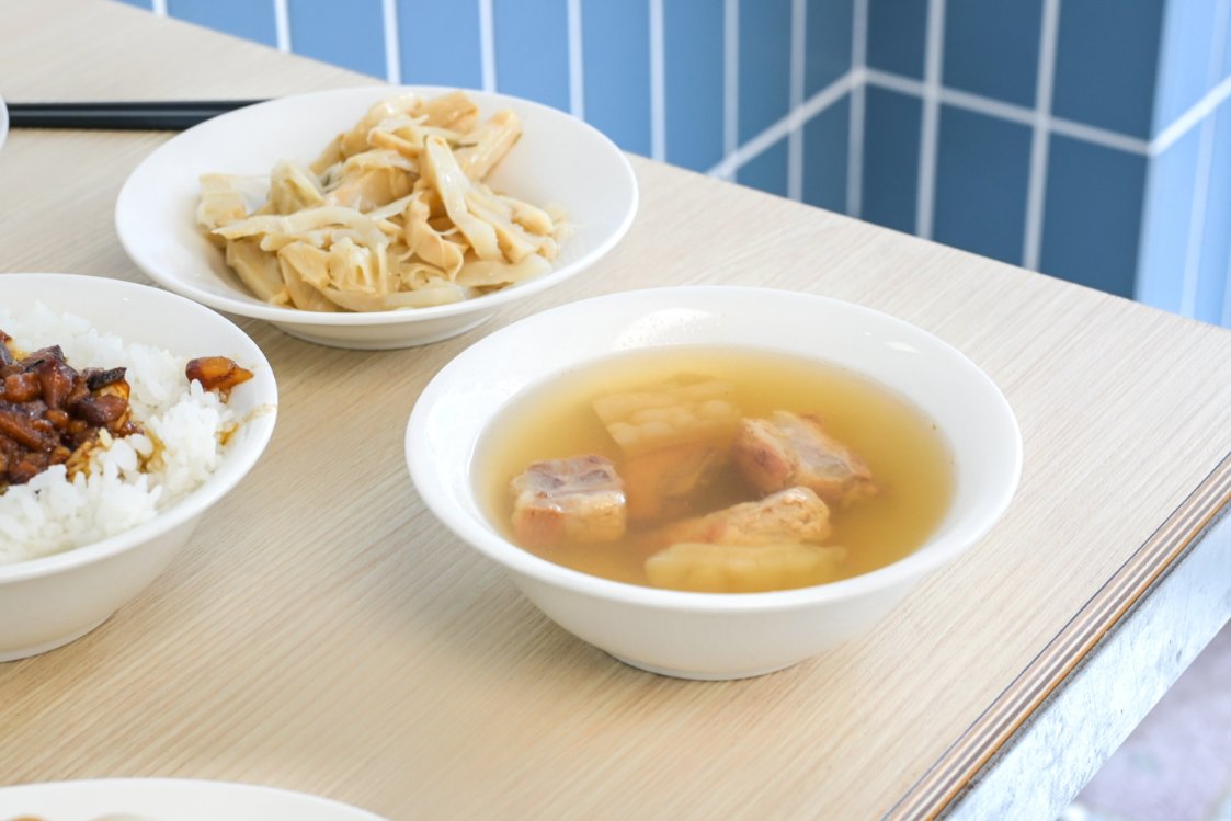 海山魯肉飯｜台灣味小吃，超文青有特色滷肉飯店，板橋在地美食/外帶/外送 @女子的休假計劃