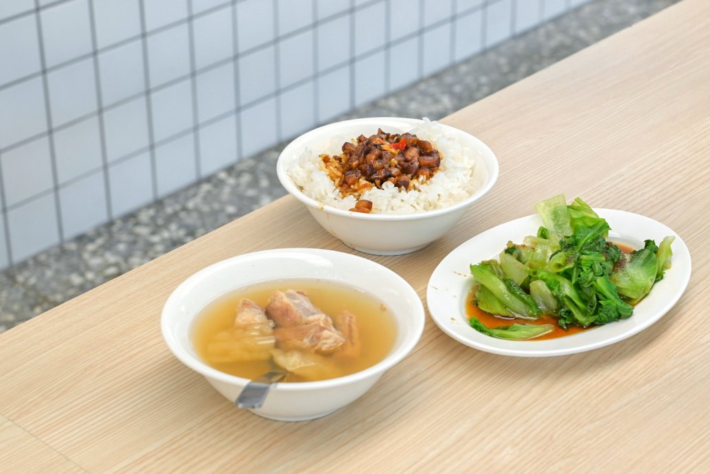 海山魯肉飯｜台灣味小吃，超文青有特色滷肉飯店，板橋在地美食/外帶/外送 @女子的休假計劃