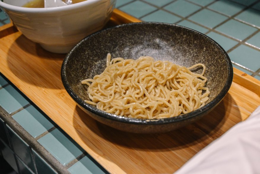 山下公園 ラーメン｜有囍拉麵品牌，免費加飯加麵(第六市場排隊美食) @女子的休假計劃