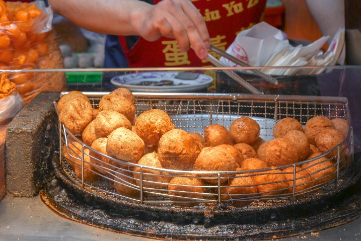 劉芋仔蛋黃芋餅：芋頭控必吃，寧夏夜市美食/米其林必比登推薦(外帶) @女子的休假計劃