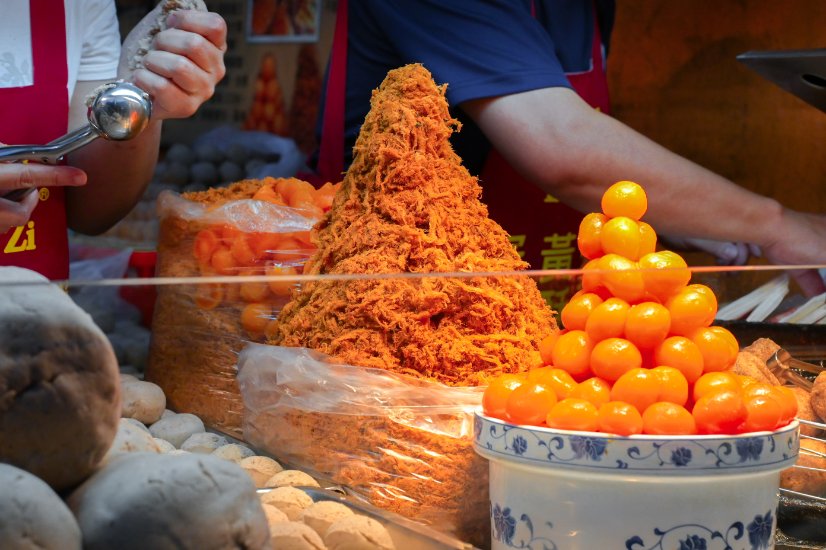 劉芋仔蛋黃芋餅：芋頭控必吃，寧夏夜市美食/米其林必比登推薦(外帶) @女子的休假計劃