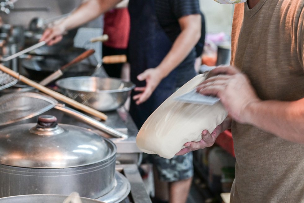 李家麵館刀削麵：現揉手工刀削麵，必點招牌木須炒麵 /中和南勢角美食/外帶 @女子的休假計劃