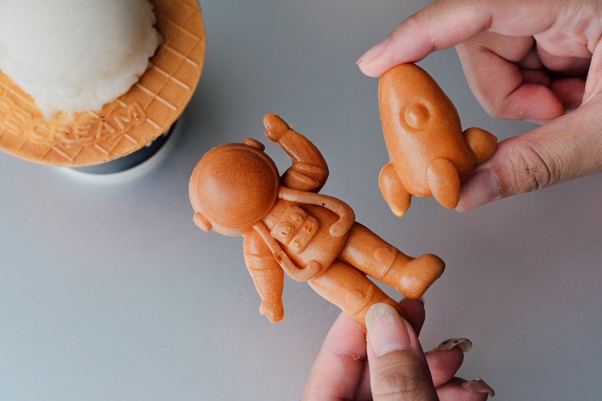 OUTER SPACE CREAM：宇宙人造型雞蛋糕無敵吸睛，乘坐火箭飛向宇宙/一中街/中友百貨/外帶 @女子的休假計劃