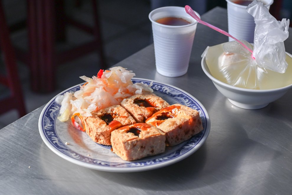 花蓮水尾臭豆腐｜紅茶免費喝，熱湯加5元免費續(外帶) @女子的休假計劃