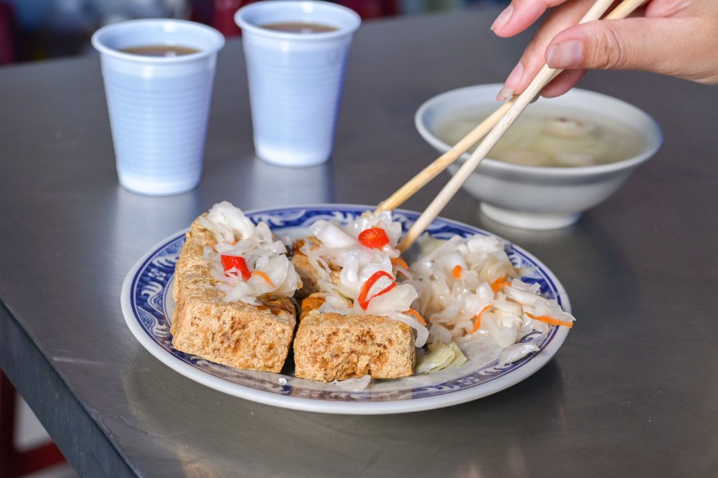 花蓮水尾臭豆腐｜紅茶免費喝，熱湯加5元可續(外帶) @女子的休假計劃