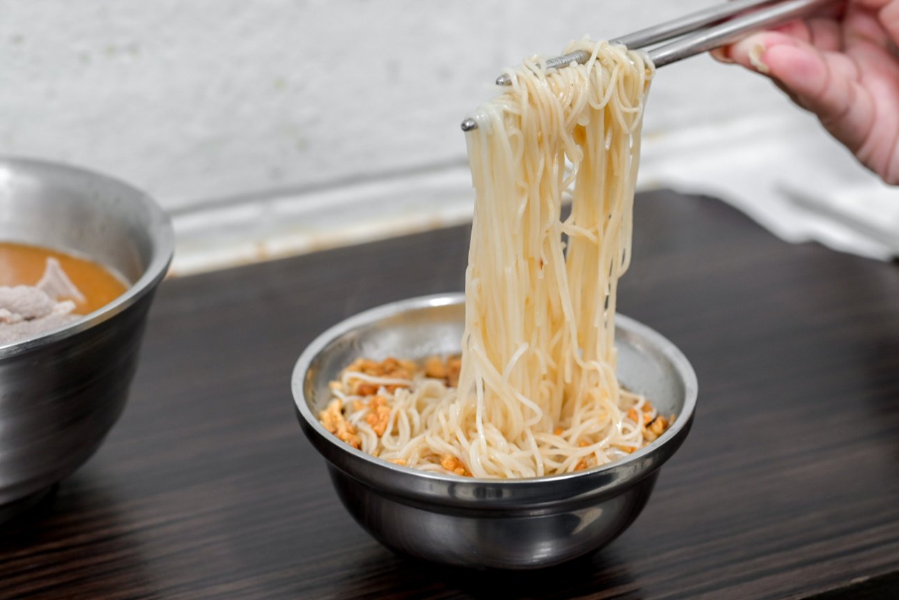 阿男麻油雞：湯頭超級清爽不油膩無負擔/米其林必比登推薦/南機場美食/南機場小吃/外帶 @女子的休假計劃