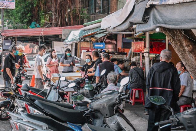 王功鮮蚵之家：道地漁港料理，產地直送蚵仔新鮮肥美，點滿滿一桌海味就是南部早餐吃法/南機場夜市/人氣美食/外帶 @女子的休假計劃