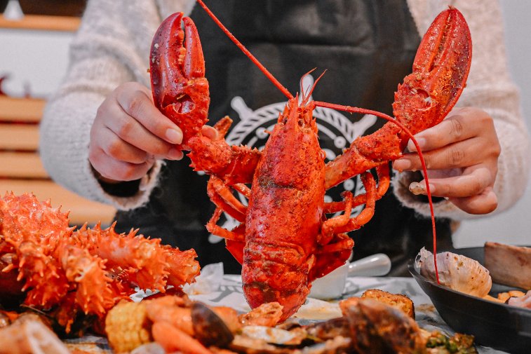 106 HARBOR美式海鮮餐廳：波士頓龍蝦與帝王蟹組成的海鮮桶大餐，手抓吃就是過癮！/台北聚餐餐廳/外帶 @女子的休假計劃