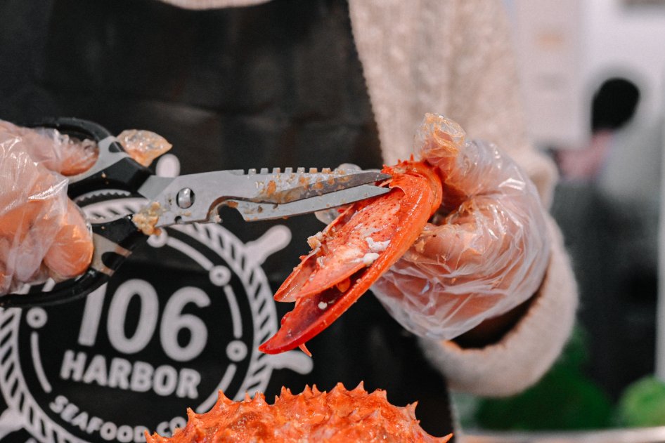 106 HARBOR美式海鮮餐廳：波士頓龍蝦與帝王蟹組成的海鮮桶大餐，手抓吃就是過癮！/台北聚餐餐廳/外帶 @女子的休假計劃