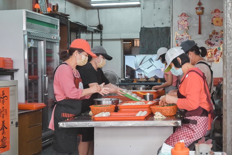 老吳碳烤燒烤餅｜在地人氣美食燒烤餅每顆14元(外帶) @女子的休假計劃