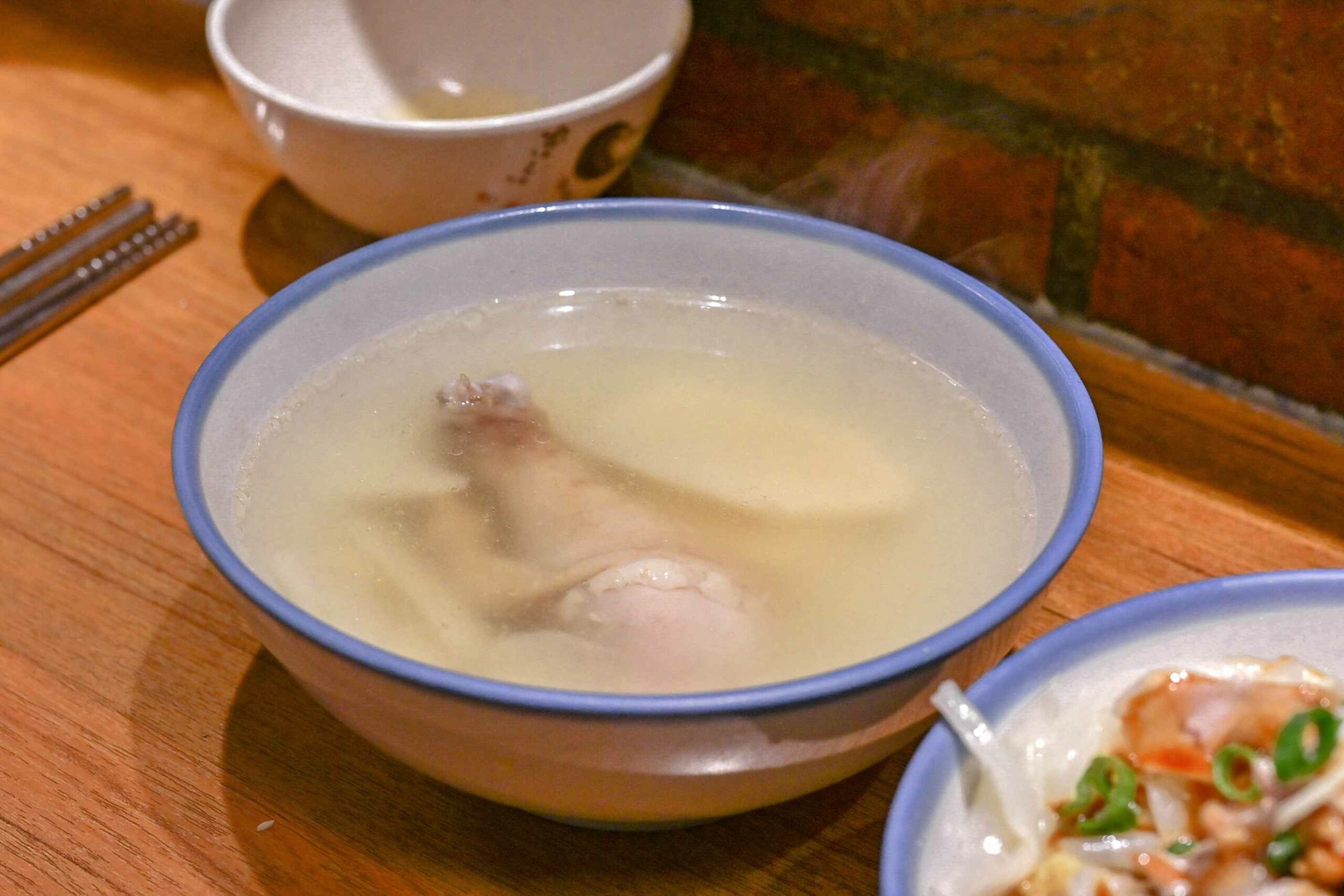 竹林雞肉｜巷弄排隊美食人氣銷魂雞肉飯，雞湯免費續(外帶) @女子的休假計劃