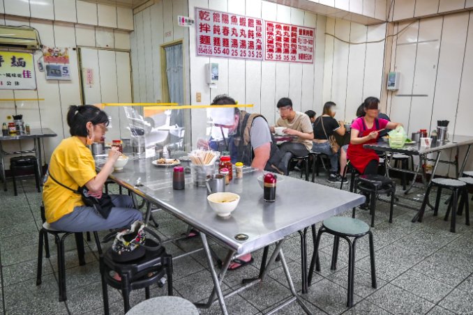 福州乾拌麵｜在地人都是點一套配小菜/中和環球美食(外帶) @女子的休假計劃