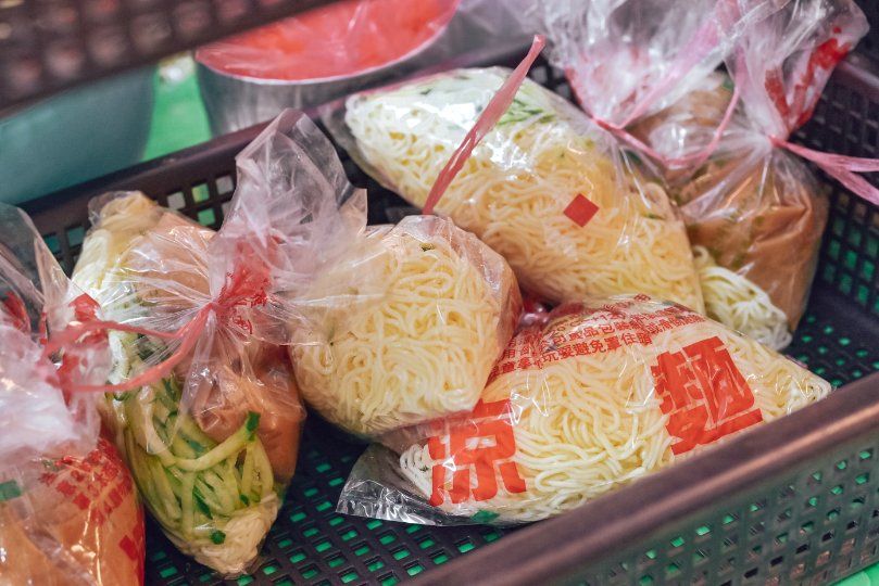洪記涼麵｜超人氣排隊名店在地人推薦美食 (外帶) @女子的休假計劃