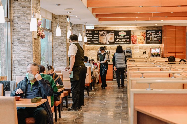 薩莉亞板橋府中店｜PIZZA60元，商業午餐義大利麵110元，不限時日式義大利餐廳/板橋美食外帶 @女子的休假計劃