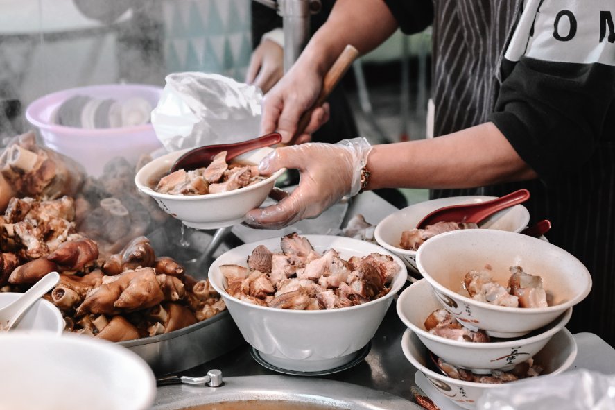 歸綏街當歸豬腳老店，30年老店人氣小吃/豬腳麵線/大同美食/大稻埕美食/外帶 @女子的休假計劃