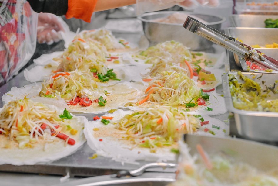 阿霞潤餅｜每天只賣三小時超人氣排隊30年老店排隊美食(外帶) @女子的休假計劃