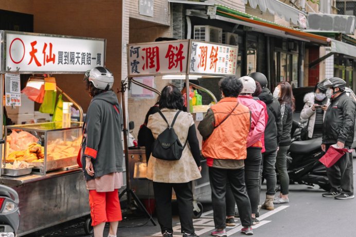 阿霞潤餅｜每天只賣三小時超人氣30年老店排隊美食(外帶) @女子的休假計劃