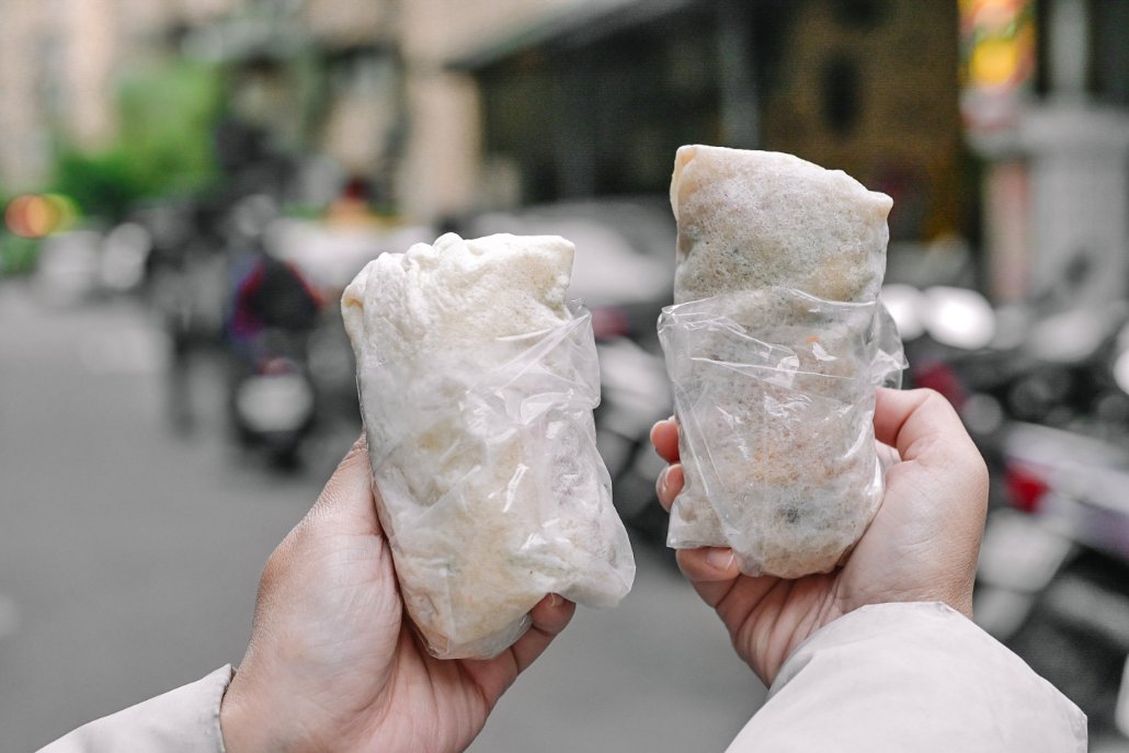 阿霞潤餅｜每天只賣三小時超人氣排隊30年老店排隊美食(外帶) @女子的休假計劃