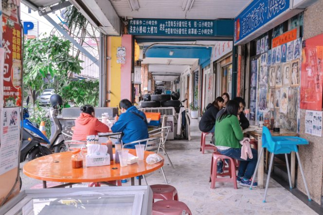 黎明紅茶｜網路人氣必吃早餐店，花蓮伴手禮小西點必買/外帶 @女子的休假計劃