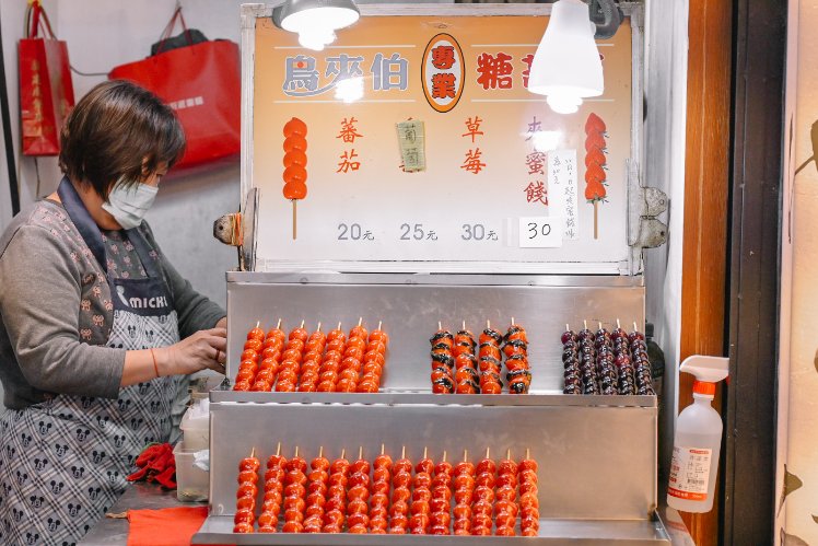鳥來伯糖葫蘆 | 排隊美食糖葫蘆25元草莓最受歡迎(外帶) @女子的休假計劃