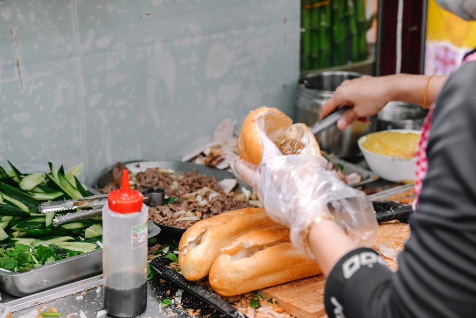 育婷越南法國麵包｜外酥內軟手工自製25元法國麵包排隊美食(外帶) @女子的休假計劃