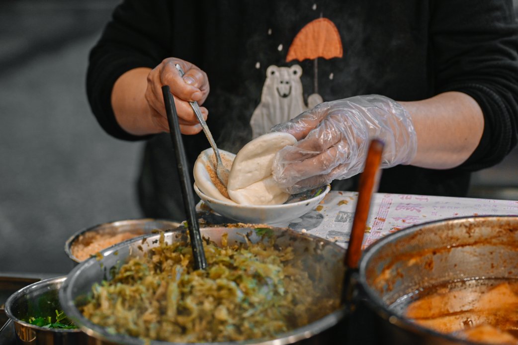 源芳刈包｜華西街夜市美食小吃，米其林必比登推薦(外帶) @女子的休假計劃