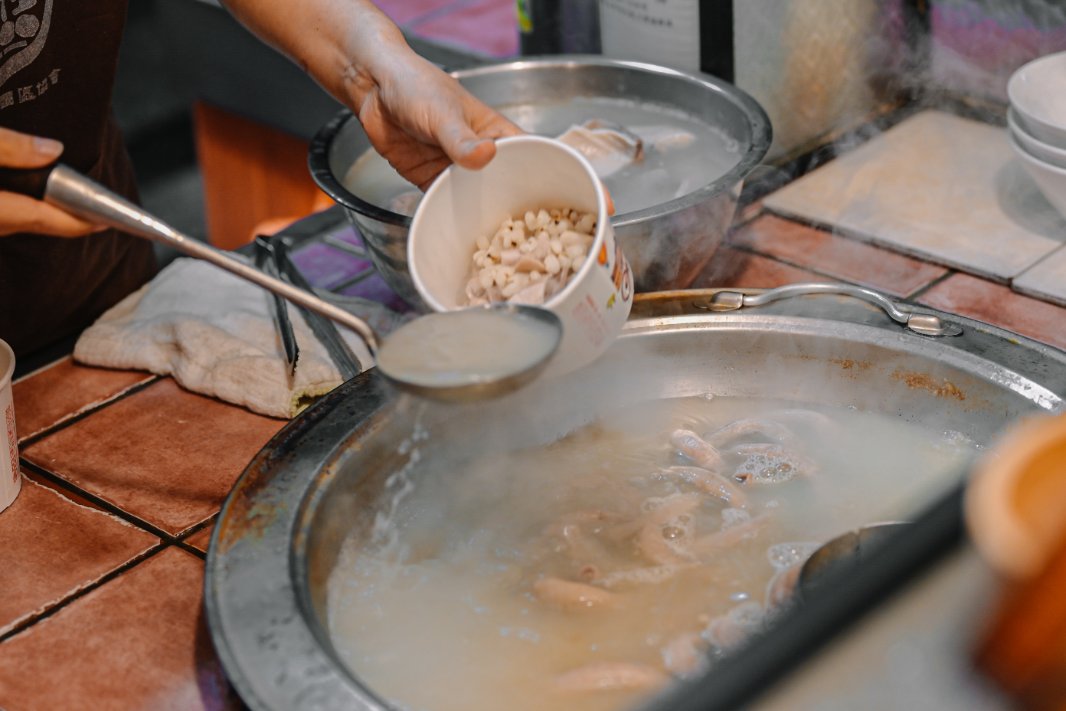 源芳刈包｜華西街夜市美食小吃，米其林必比登推薦(外帶) @女子的休假計劃