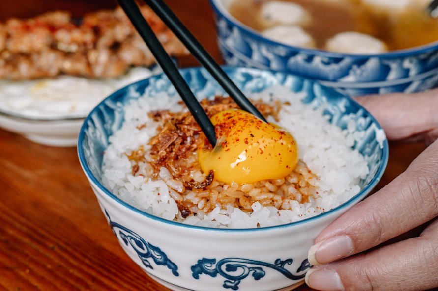 鼎富發豬油拌飯：台南傳統小吃豬油拌飯加生蛋黃很銷魂古早味/外帶 @女子的休假計劃