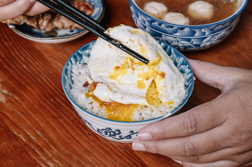 鼎富發豬油拌飯｜古早味傳統小吃豬油拌飯加生蛋黃有夠好吃(菜單) @女子的休假計劃