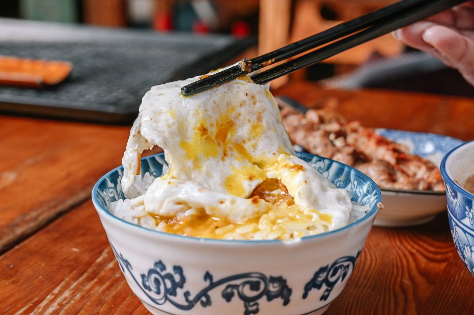 鼎富發豬油拌飯：台南傳統小吃豬油拌飯加生蛋黃很銷魂古早味/外帶 @女子的休假計劃