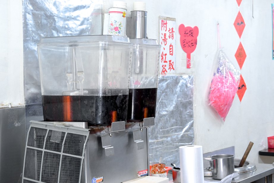 【土城美食】長鴻香港燒臘，在地人氣排隊名店，最推脆皮烤鴨、化皮燒肉/便當外帶 @女子的休假計劃