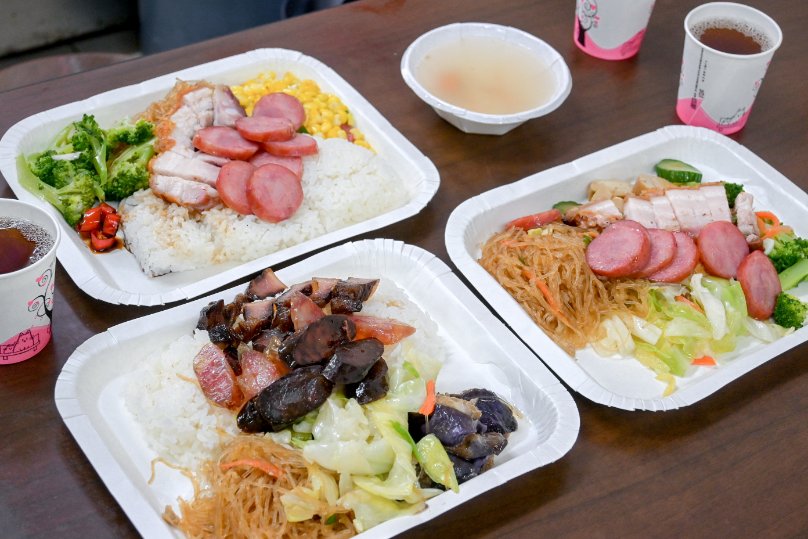 【土城美食】長鴻香港燒臘，在地人氣排隊名店，最推脆皮烤鴨、化皮燒肉/便當外帶 @女子的休假計劃