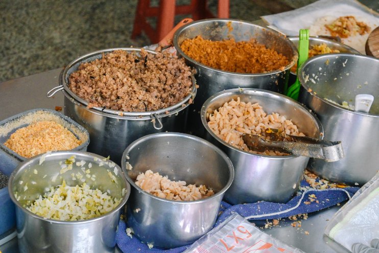 【高雄美食】大港飯糰正興店：在地人氣必吃古早味飯糰，大推鹹蛋黃飯糰/外帶 @女子的休假計劃