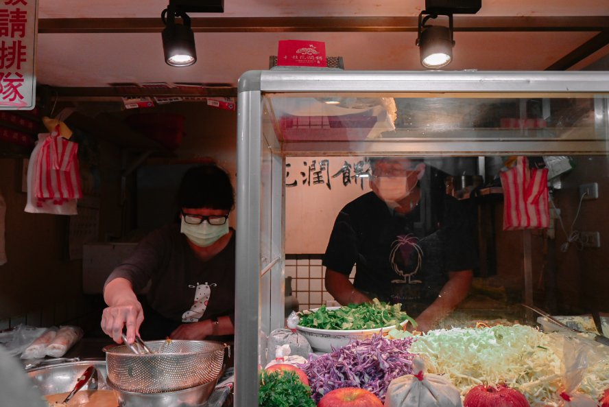 桂花潤餅｜新竹中央市場超人氣潤餅(外帶) @女子的休假計劃