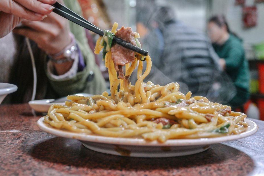 【新竹美食】西市汕頭館總店，自製沙茶醬美味汕頭溫體牛火鍋/食尚玩家推薦 @女子的休假計劃